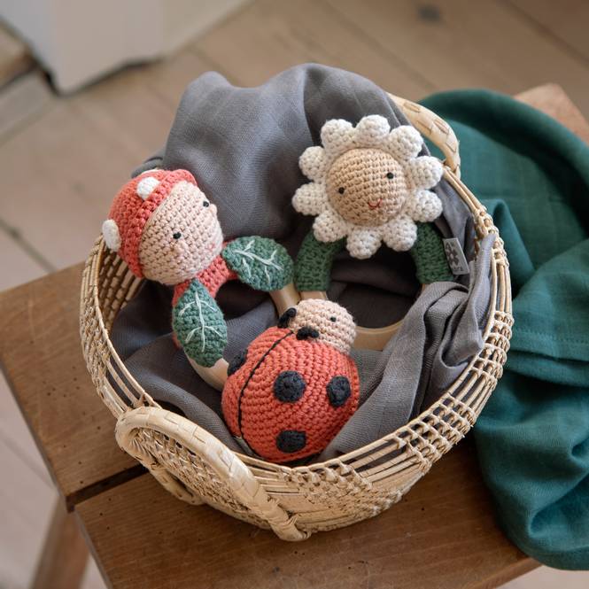 Hovedbilde Crochet rattle on wooden ring, Pixie
